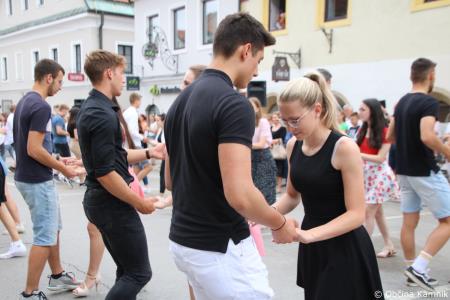 Po dveh letih Kamnik danes v znamenju maturantske četvorke (43)